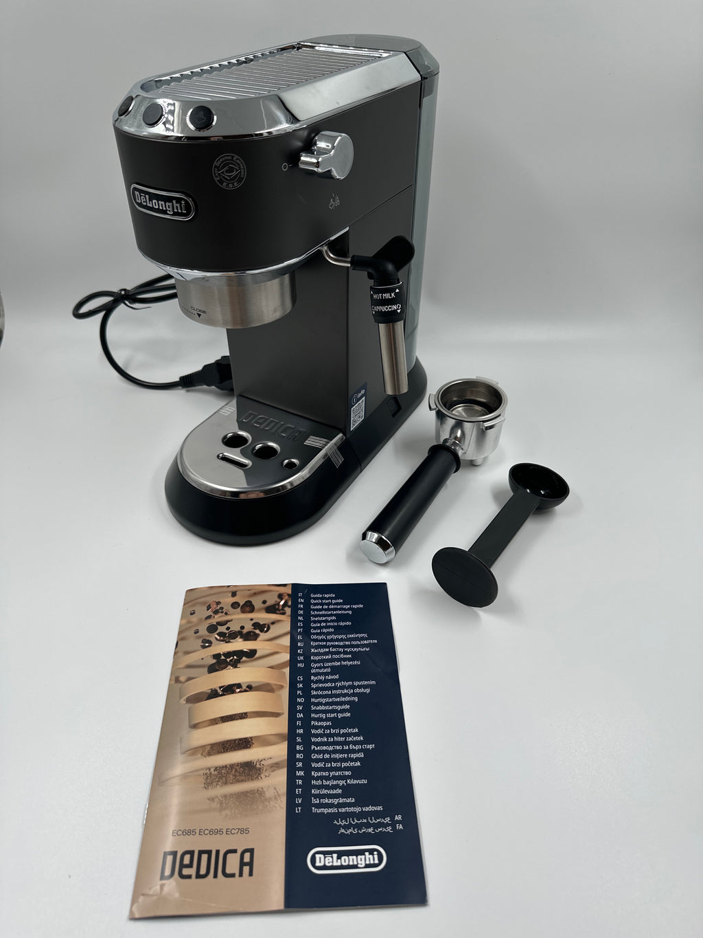 De'Longhi Dedica Style EC685.BK pistonmachine – Zwart