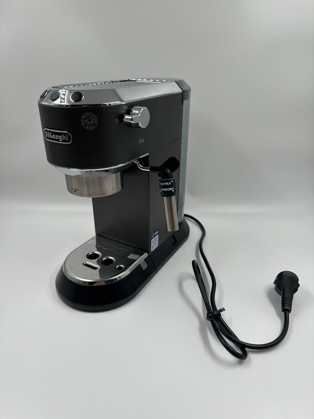 De'Longhi Dedica Style EC685.BK pistonmachine – Zwart